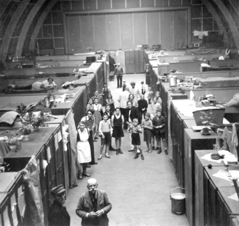 Flygtningeindkvartering i OD-hallen, Ollerup Gymnastikhøjskole 1946. 